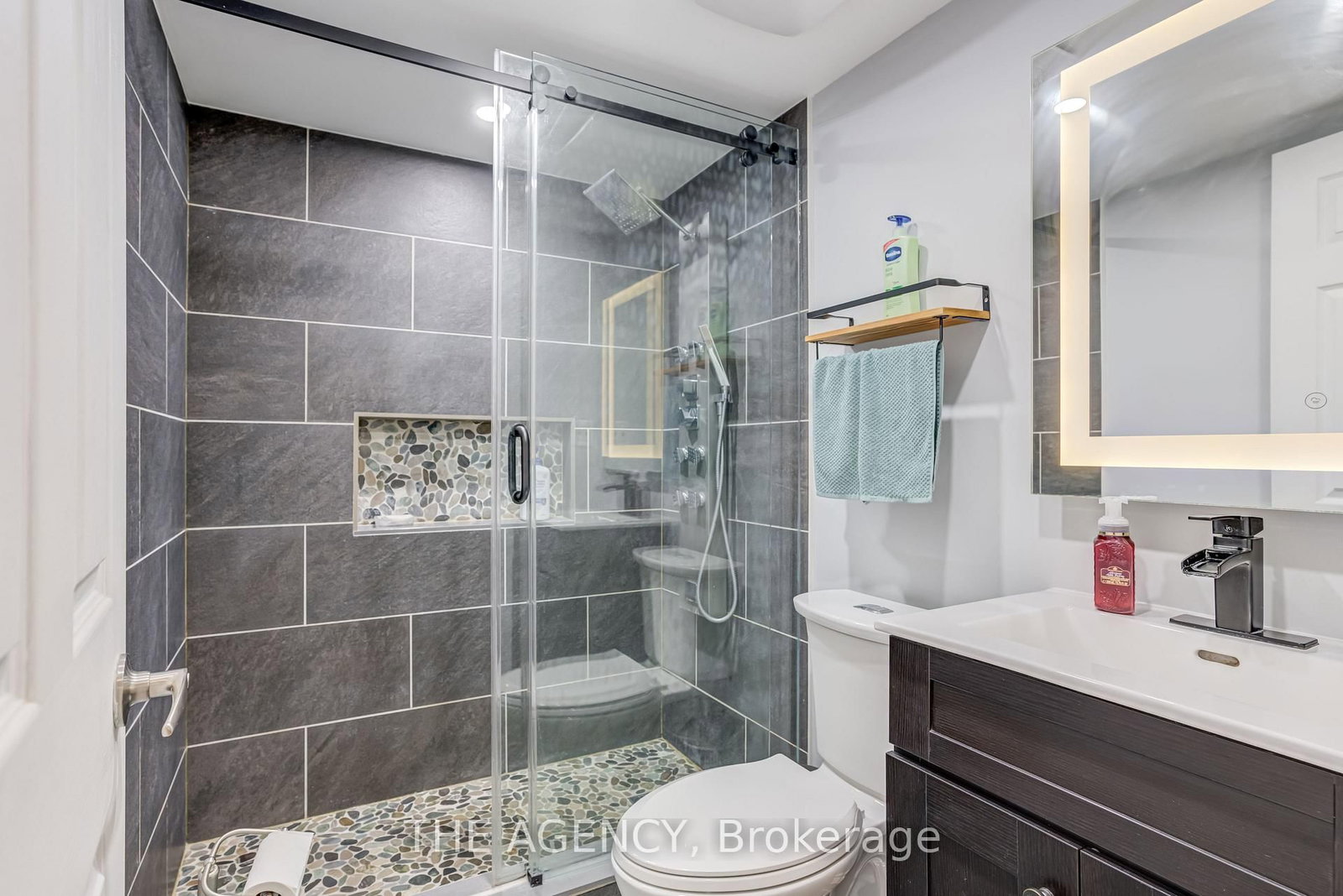 Detached House for sale at 513 Alder Court, Pickering, Ontario, L1V 4T2 - Amberlea - MLS: E12960866