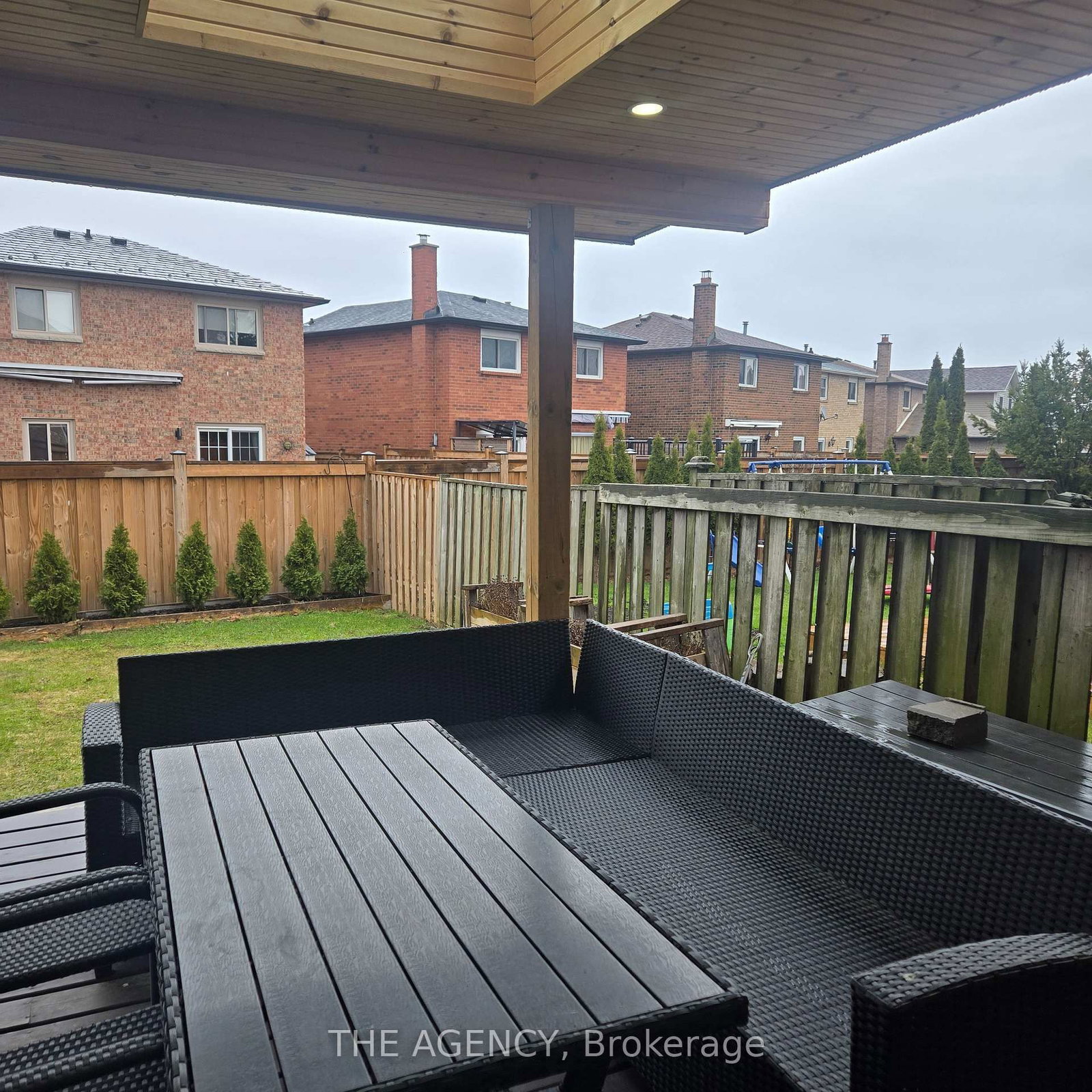 Detached House for sale at 513 Alder Court, Pickering, Ontario, L1V 4T2 - Amberlea - MLS: E12960866