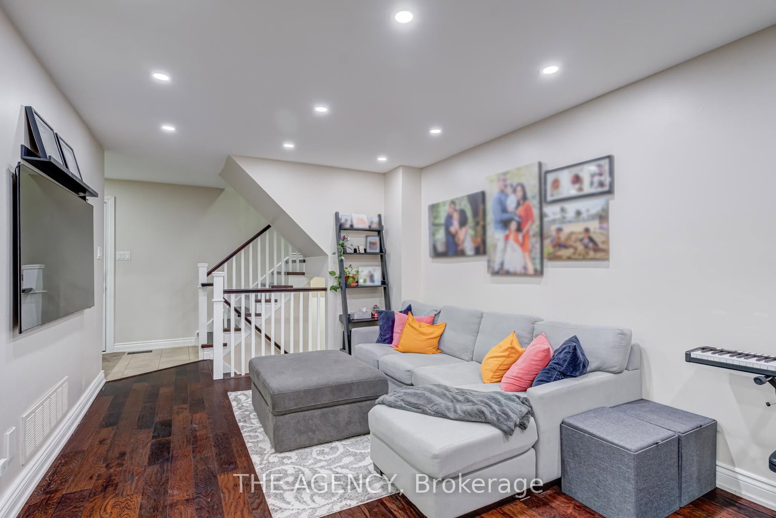 Detached House for sale at 513 Alder Court, Pickering, Ontario, L1V 4T2 - Amberlea - MLS: E12960866