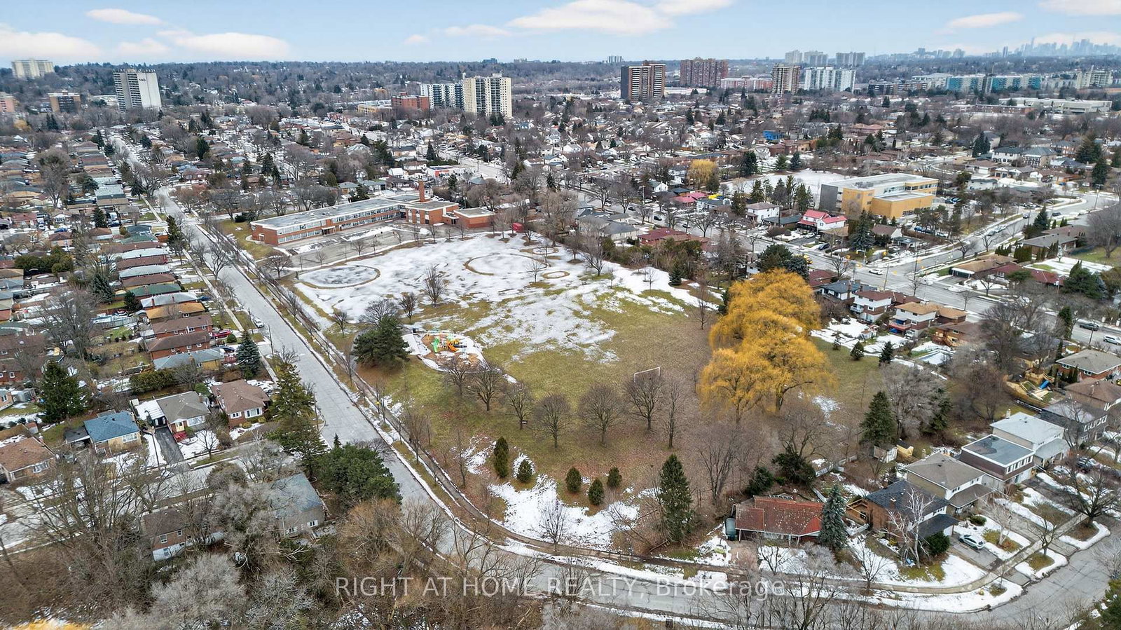 Detached House for sale at 71 Banmoor Boulevard, Toronto, Ontario, M1J 2Z4 - Woburn - MLS: E12961388