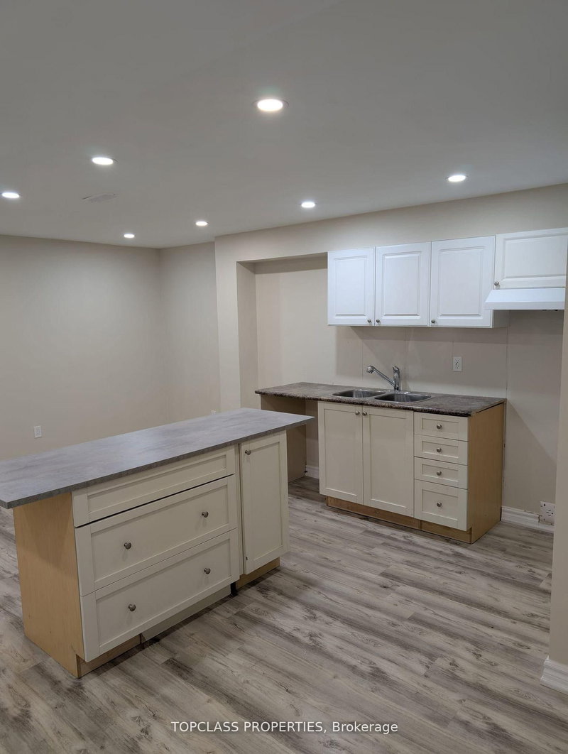 76 Samandria Ave, Whitby, L1R 3G5 | Image 2