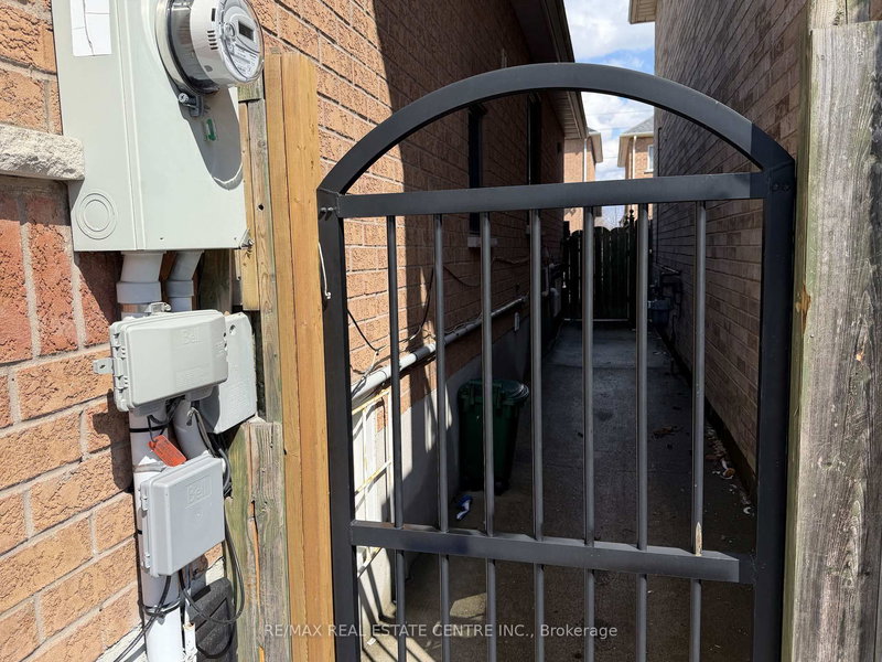 Bsmt - 10 Sheldon Dr, Ajax, L1T 4K7 | Image 3