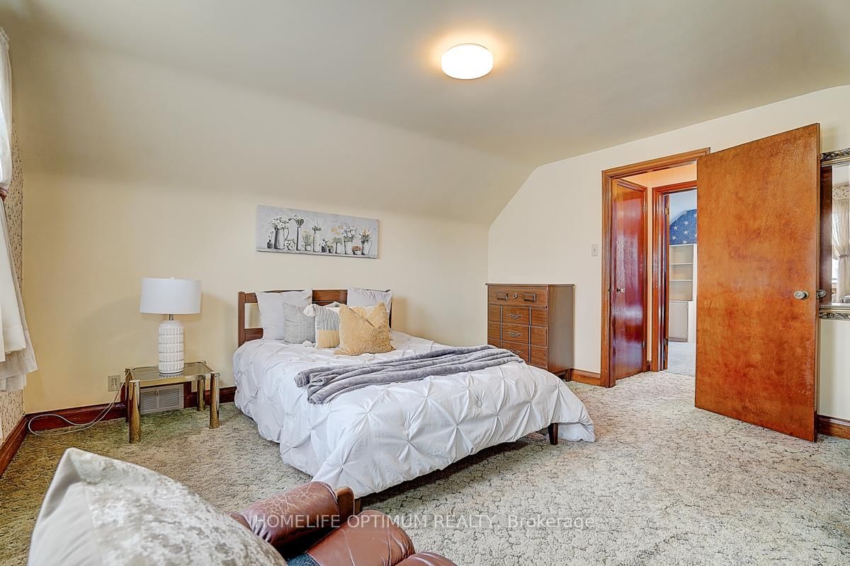 Detached House for sale at 16 Ayre Point Road, Toronto, Ontario, M1M 1G5 - Cliffcrest - MLS: E12962638