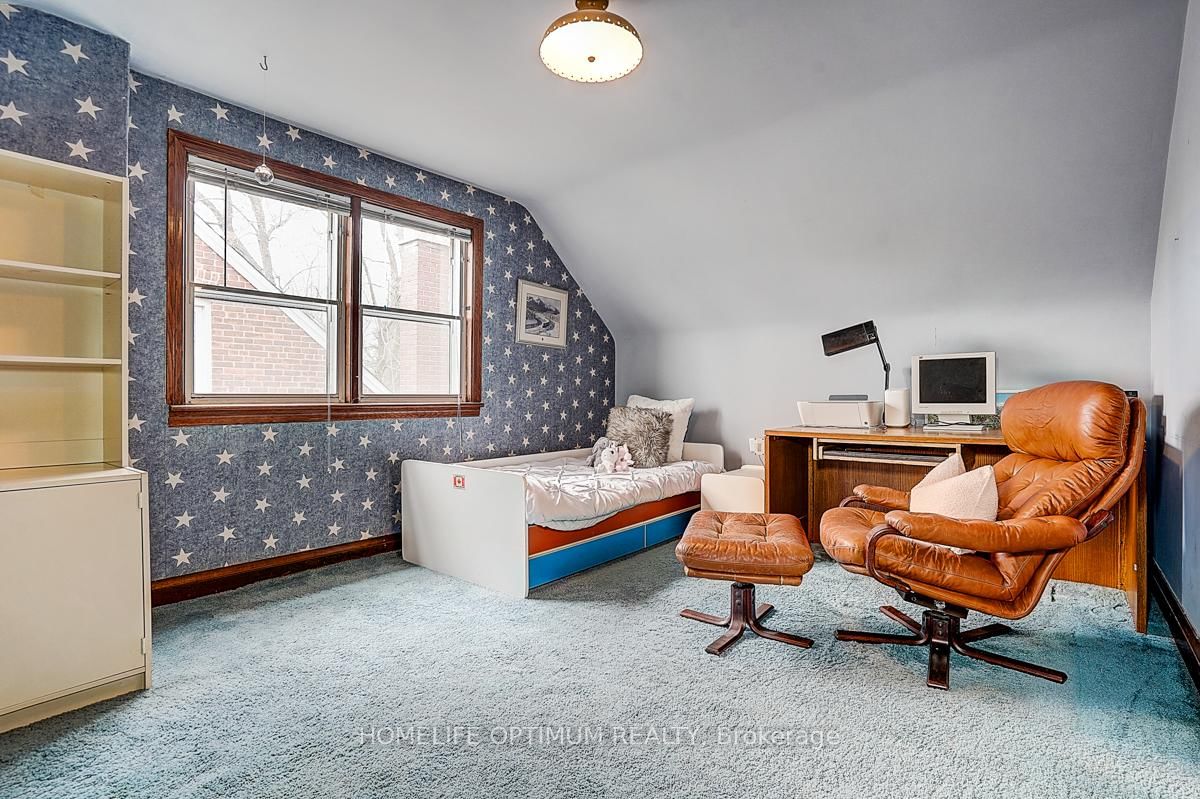 Detached House for sale at 16 Ayre Point Road, Toronto, Ontario, M1M 1G5 - Cliffcrest - MLS: E12962638