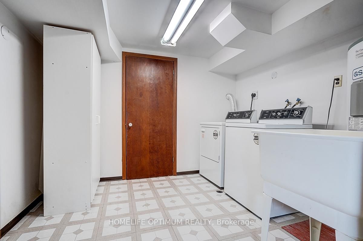 Detached House for sale at 16 Ayre Point Road, Toronto, Ontario, M1M 1G5 - Cliffcrest - MLS: E12962638