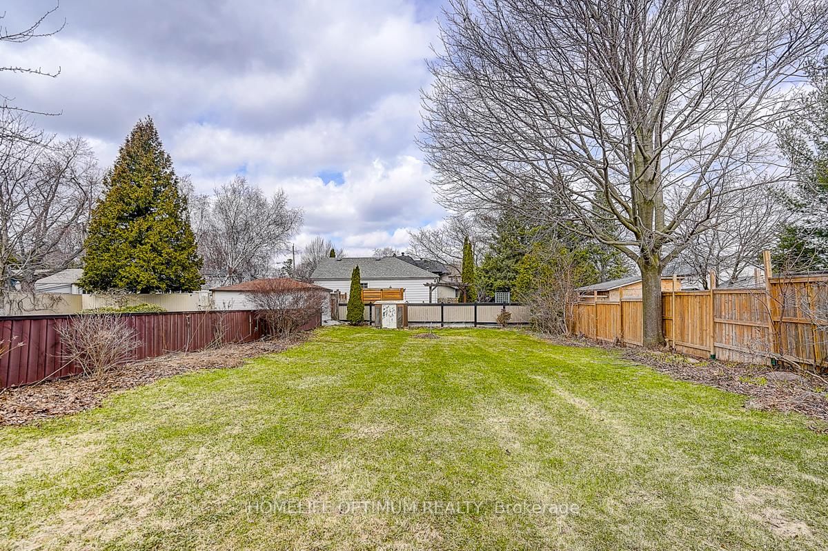 Detached House for sale at 16 Ayre Point Road, Toronto, Ontario, M1M 1G5 - Cliffcrest - MLS: E12962638