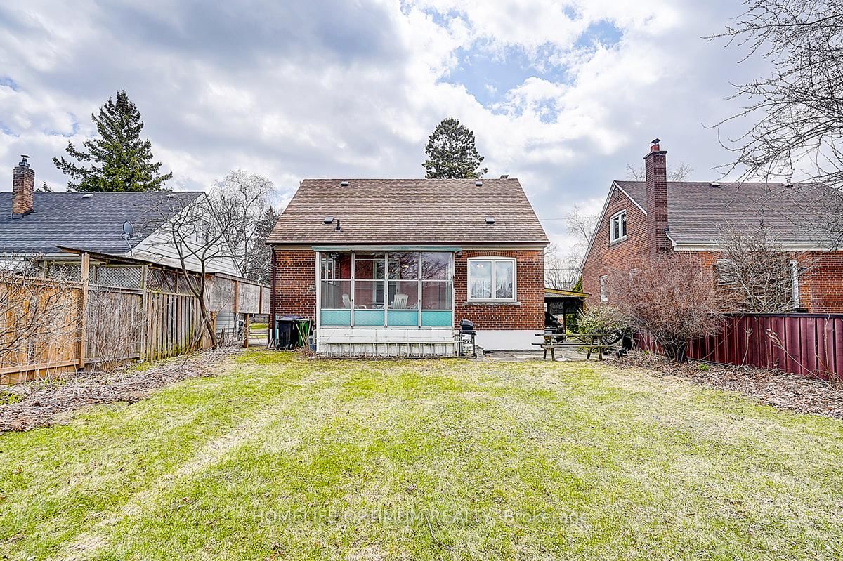 Detached House for sale at 16 Ayre Point Road, Toronto, Ontario, M1M 1G5 - Cliffcrest - MLS: E12962638