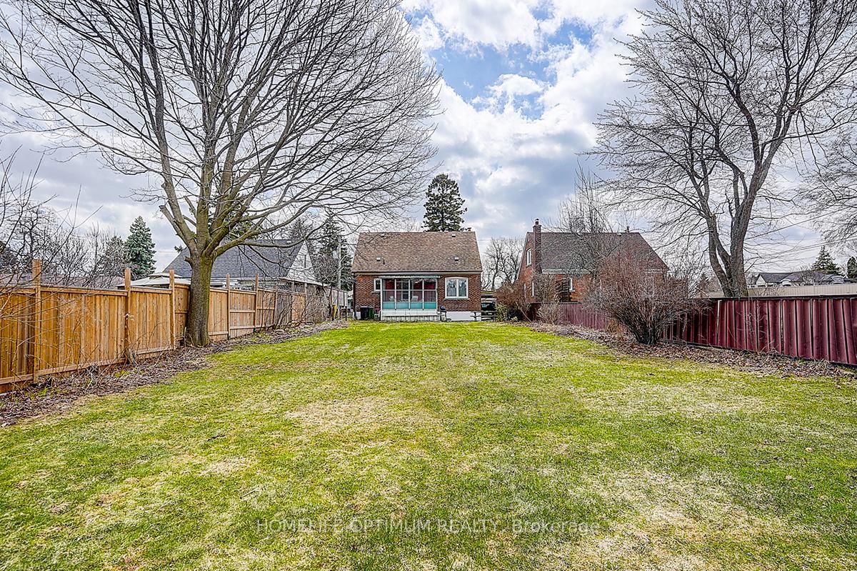 Detached House for sale at 16 Ayre Point Road, Toronto, Ontario, M1M 1G5 - Cliffcrest - MLS: E12962638