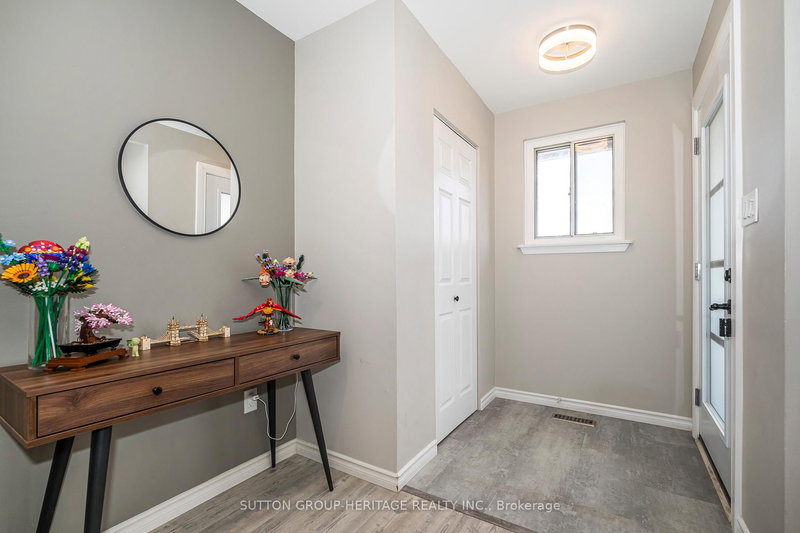 437 Sedan Cres, Oshawa, L1H 3G4 | Image 2