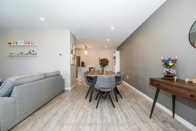 437 Sedan Cres, Oshawa, L1H 3G4 | Image 3