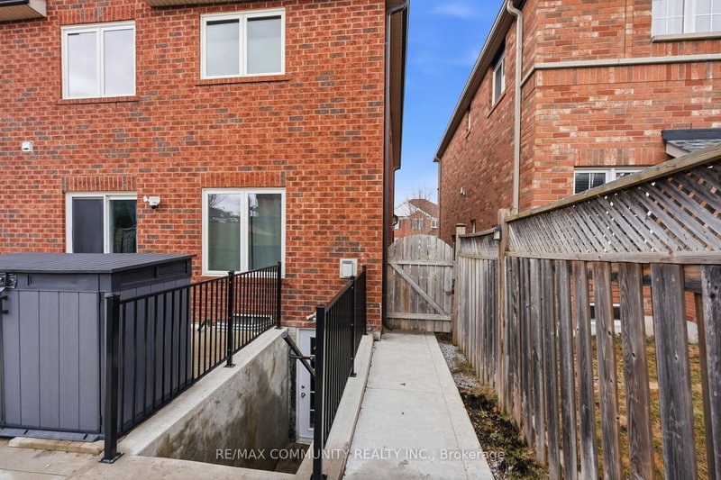 Lower - 39 Carter-Bennett Dr, Ajax, L1T 4N4 | Image 3