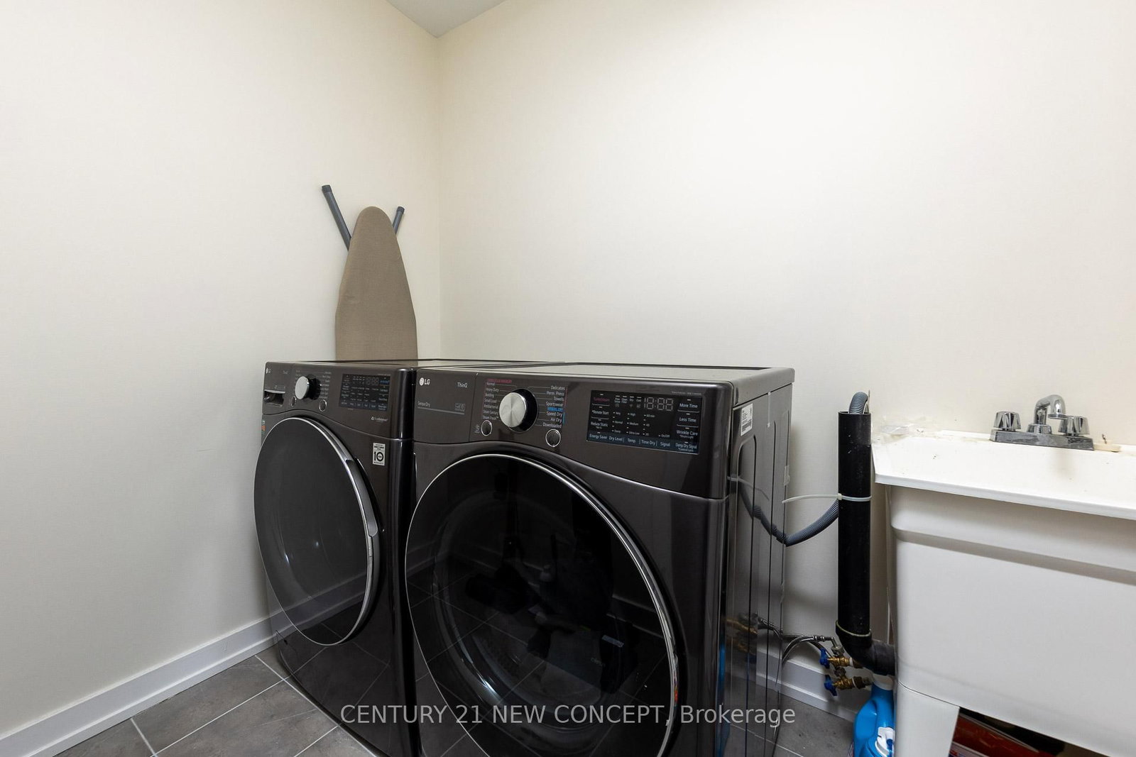 Townhouse for sale at 1671 Hidden Valley Glen, Pickering, Ontario, L1X 0H7 - Duffin Heights - MLS: E12963480