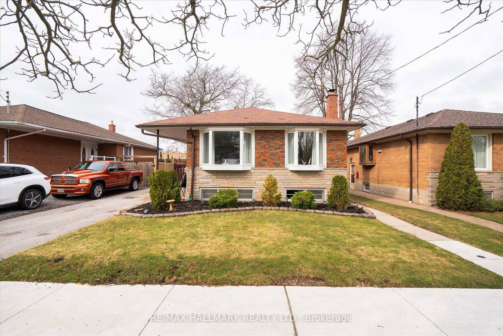 Detached House for sale at 7 Grassington Crescent, Toronto, Ontario, M1G 1X4 - Woburn - MLS: E12963604