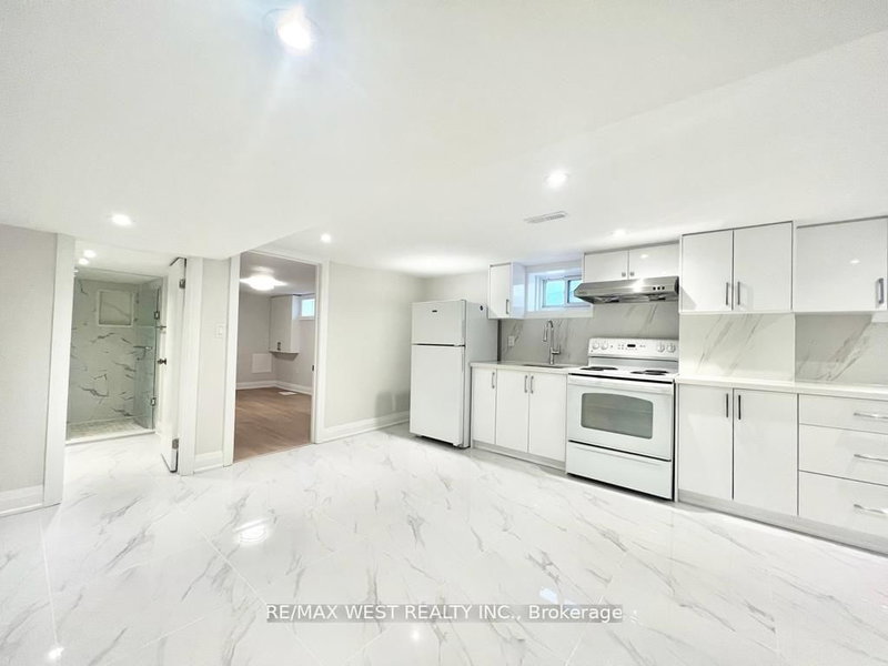 home for lease on BSMT-4 Sutherland Avenue