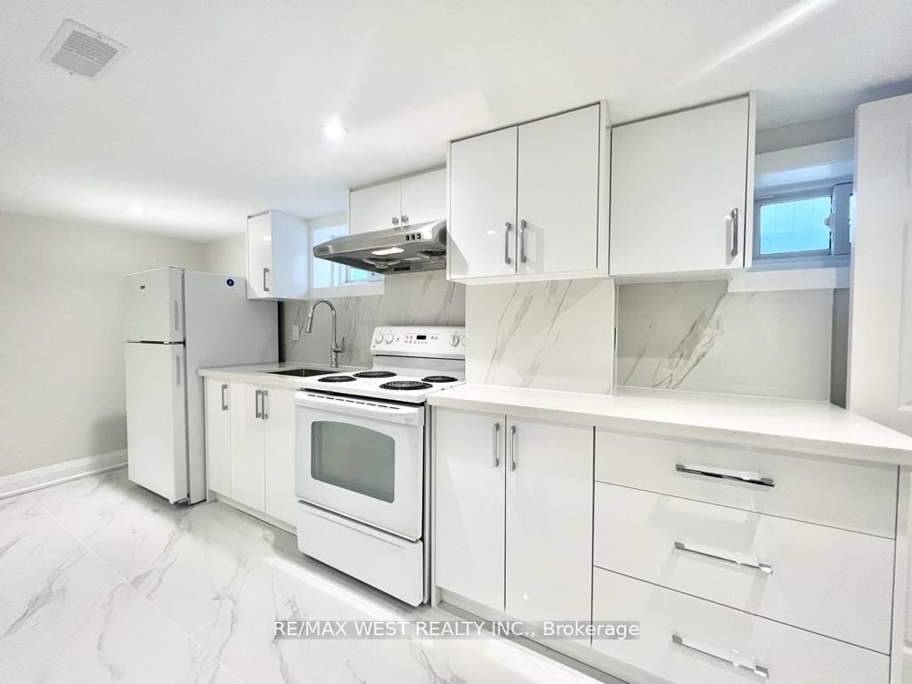 4 Sutherland Avenue, Unit BSMT - Photo 5