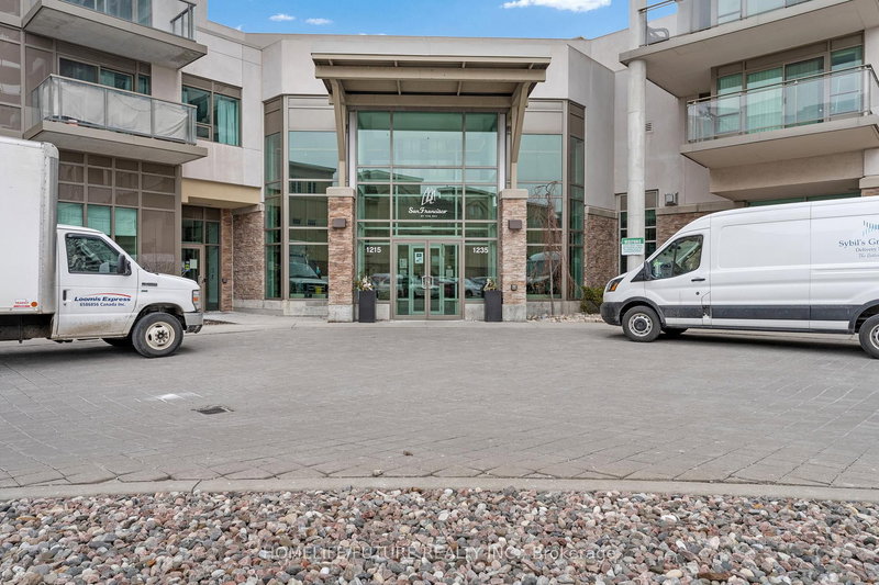 1301 - 1215 Bayly St, Pickering, L1W 0B4 | Image 2