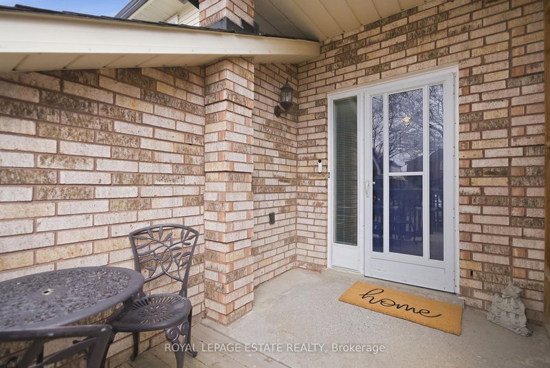 78 Turnberry Cres, Clarington, L1E 1A9 | Image 3