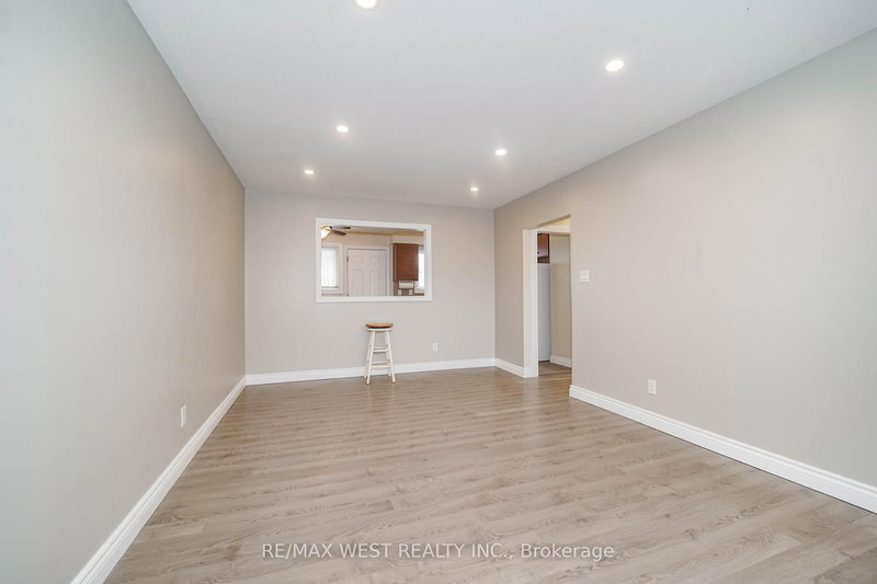 361 Dwight Ave, Oshawa, L1J 1K8 | Image 3