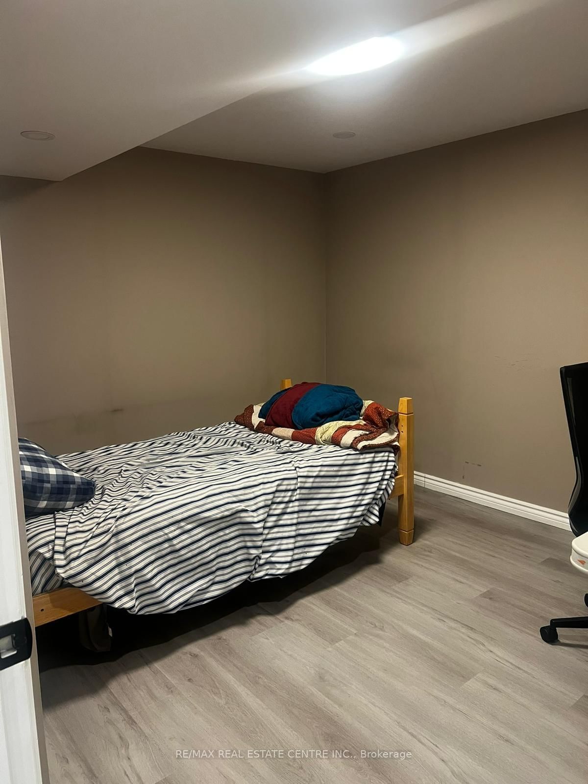 1870 ESTERBROOK Drive - Photo 14