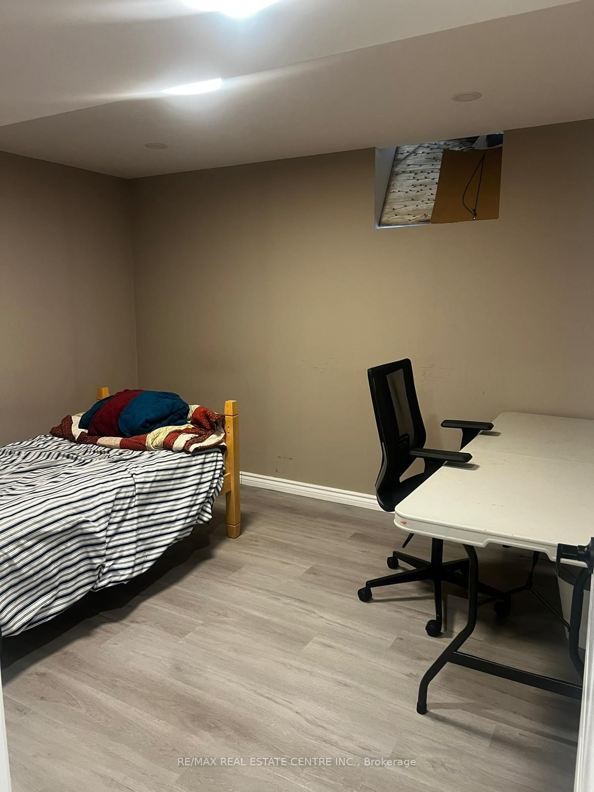 1870 ESTERBROOK Drive - Photo 15