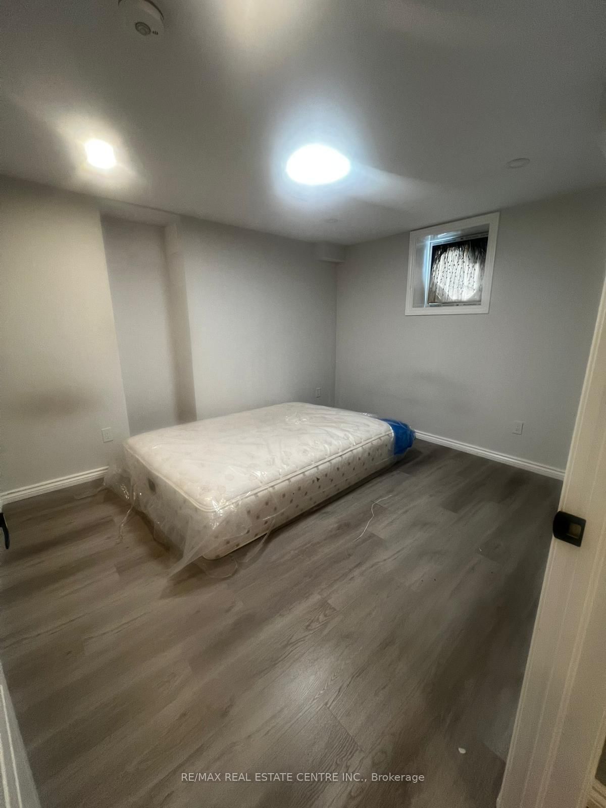 1870 ESTERBROOK Drive - Photo 16