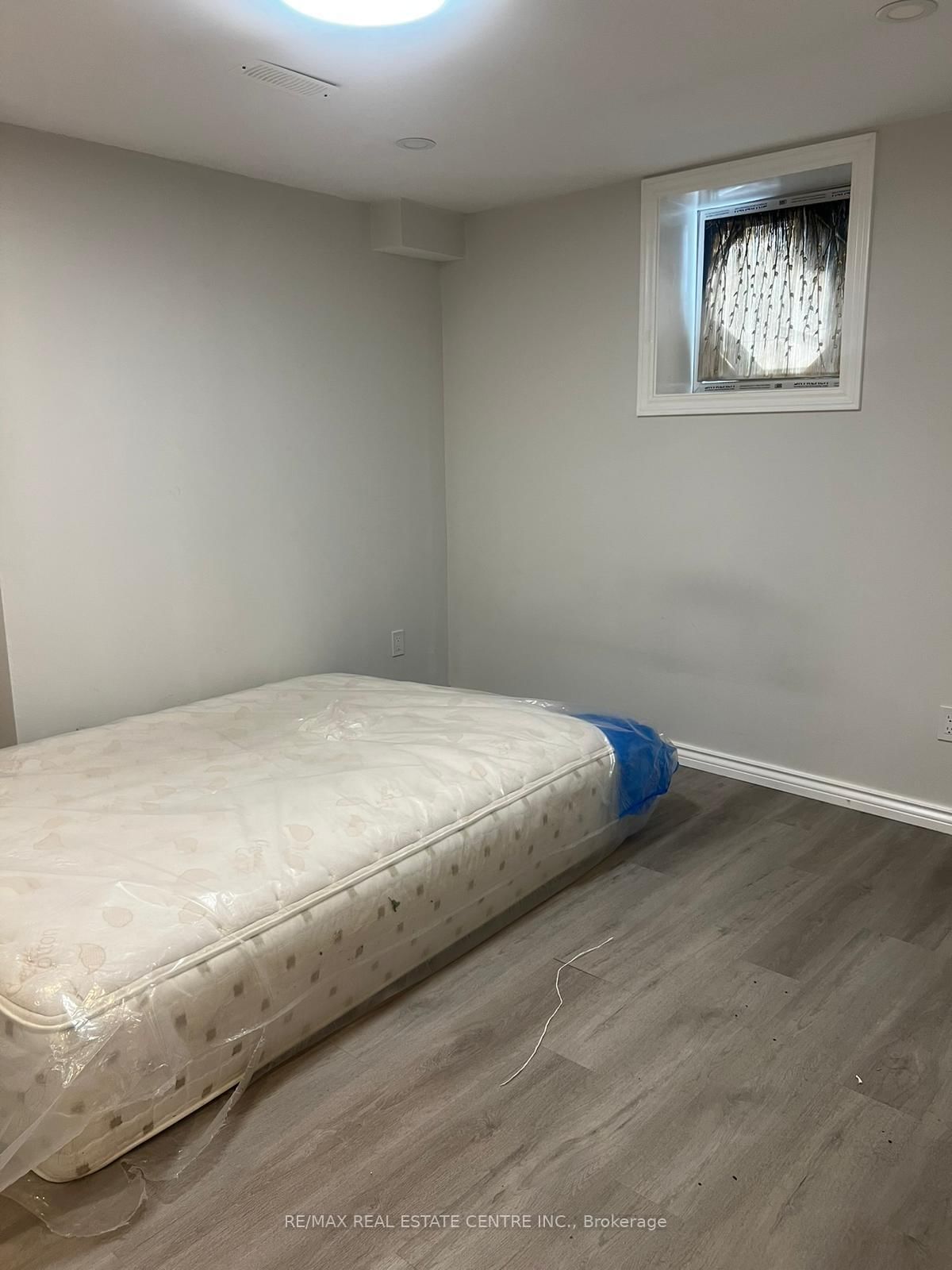 1870 ESTERBROOK Drive - Photo 18