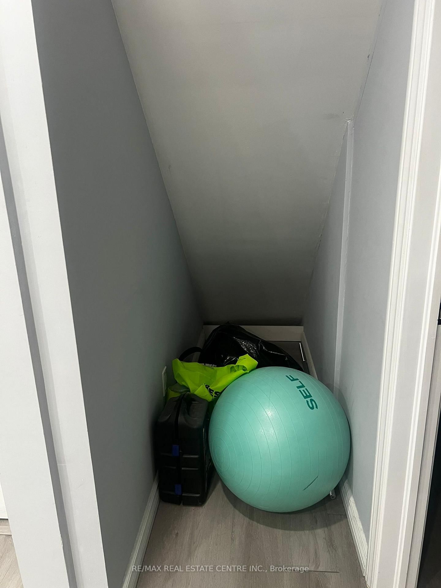 1870 ESTERBROOK Drive - Photo 19