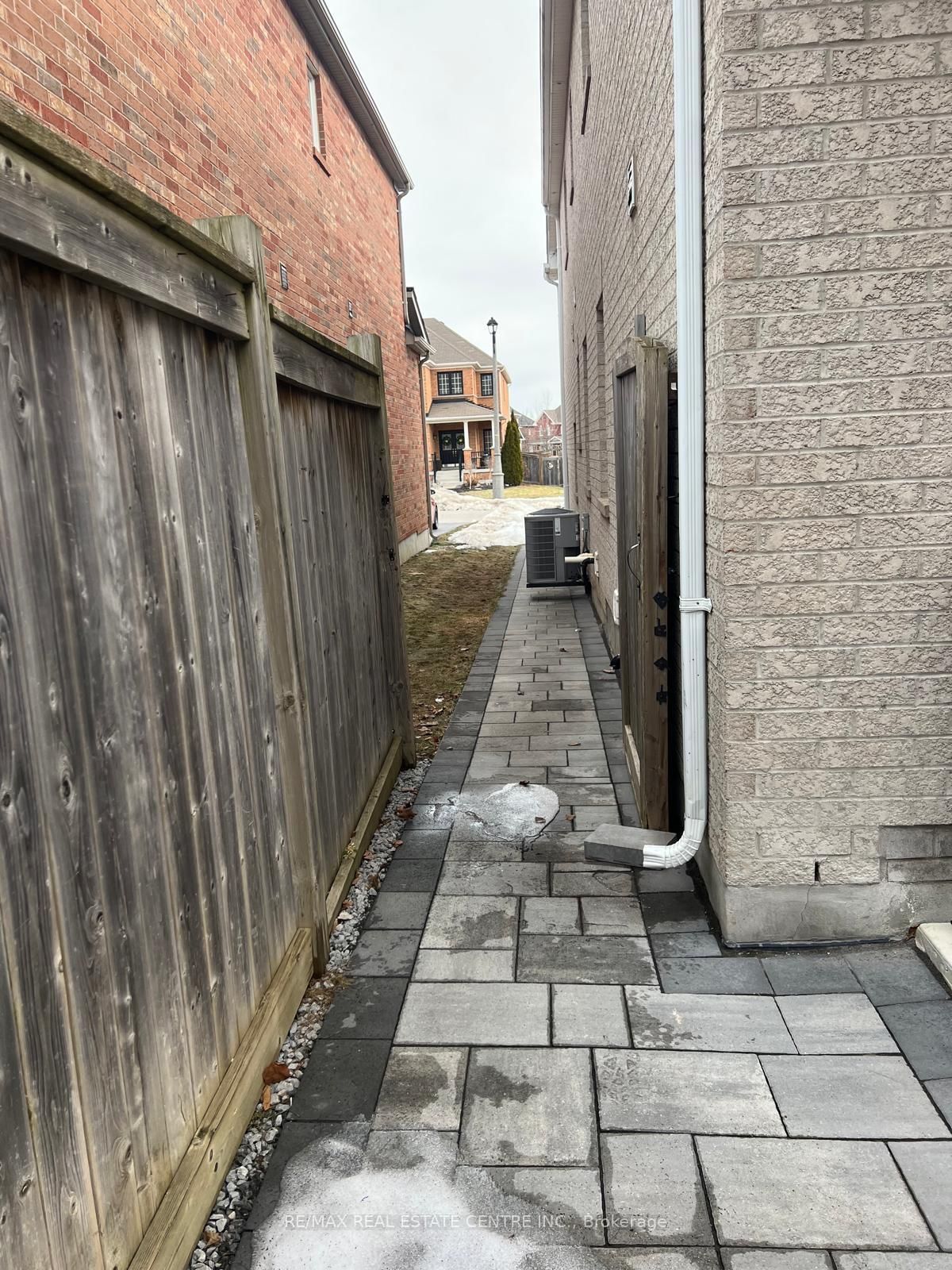 1870 ESTERBROOK Drive - Photo 22