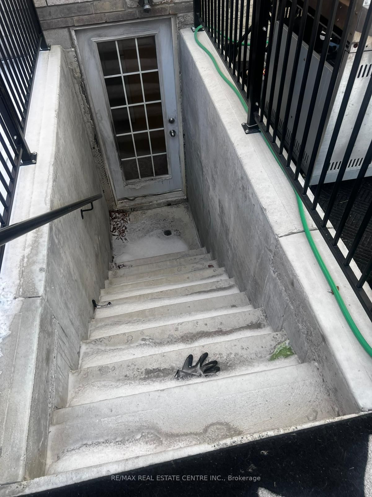 1870 ESTERBROOK Drive - Photo 23