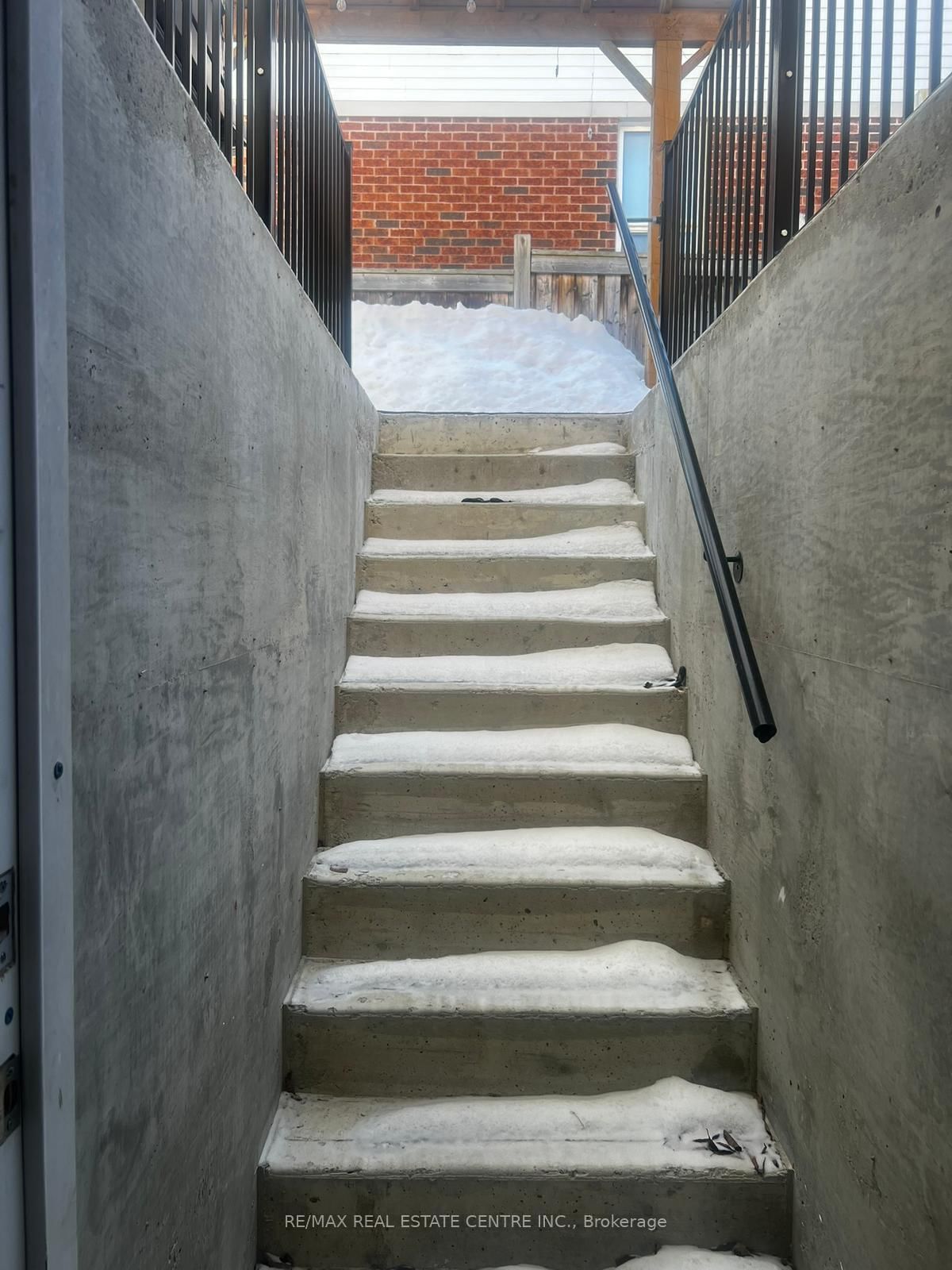 1870 ESTERBROOK Drive - Photo 4