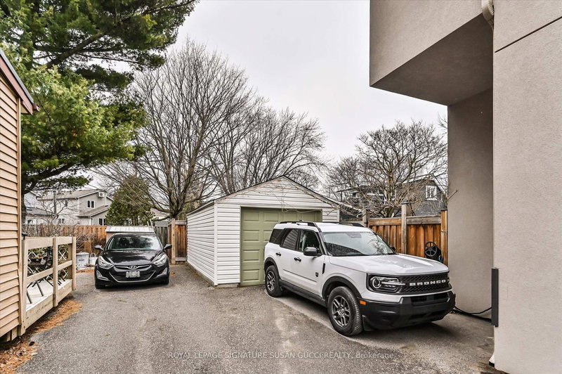 20 Warvet Cres, Toronto, M4B 1P3 | Image 3