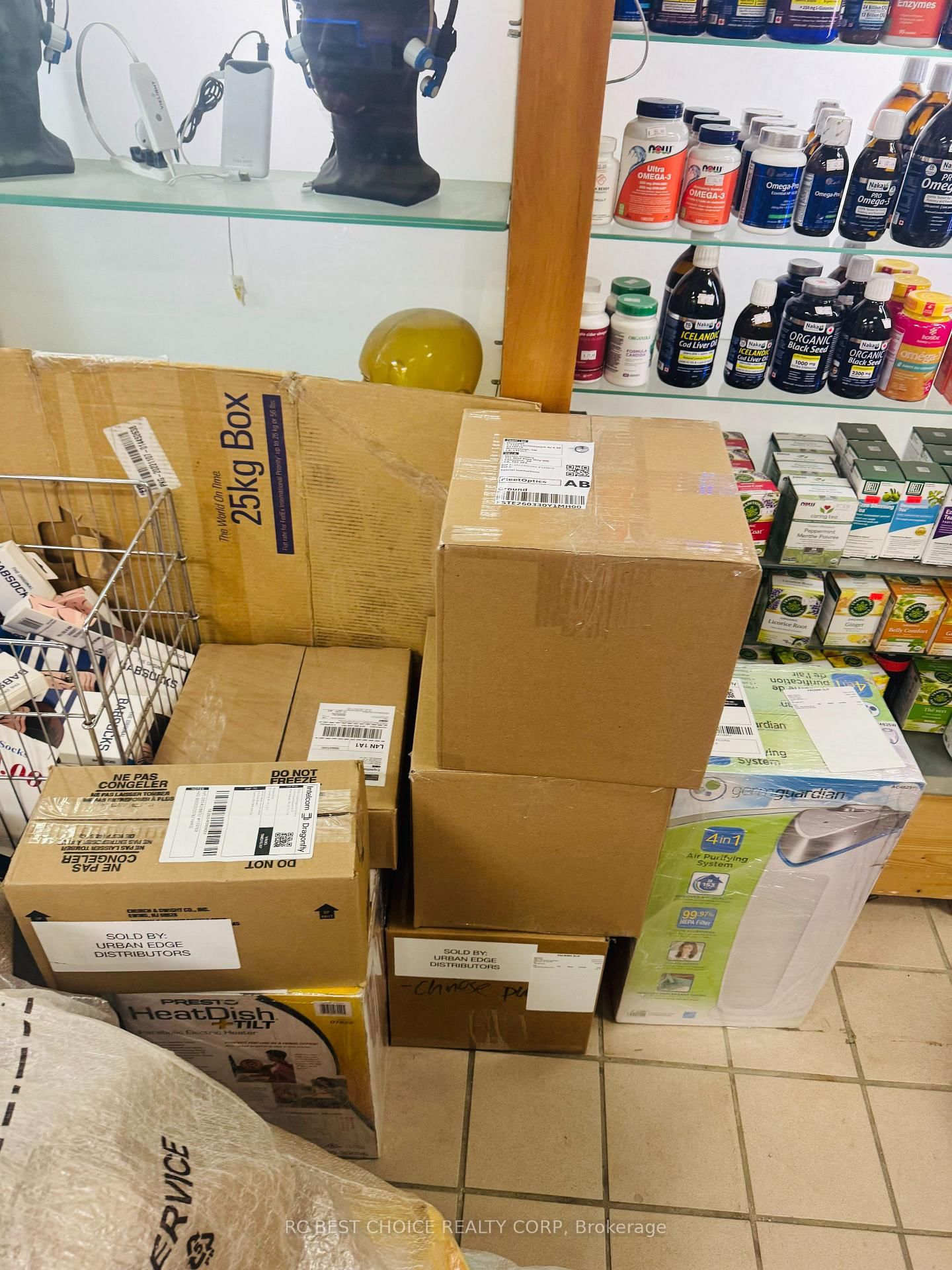 300 Coxwell Avenue, Unit 101 - Photo 15