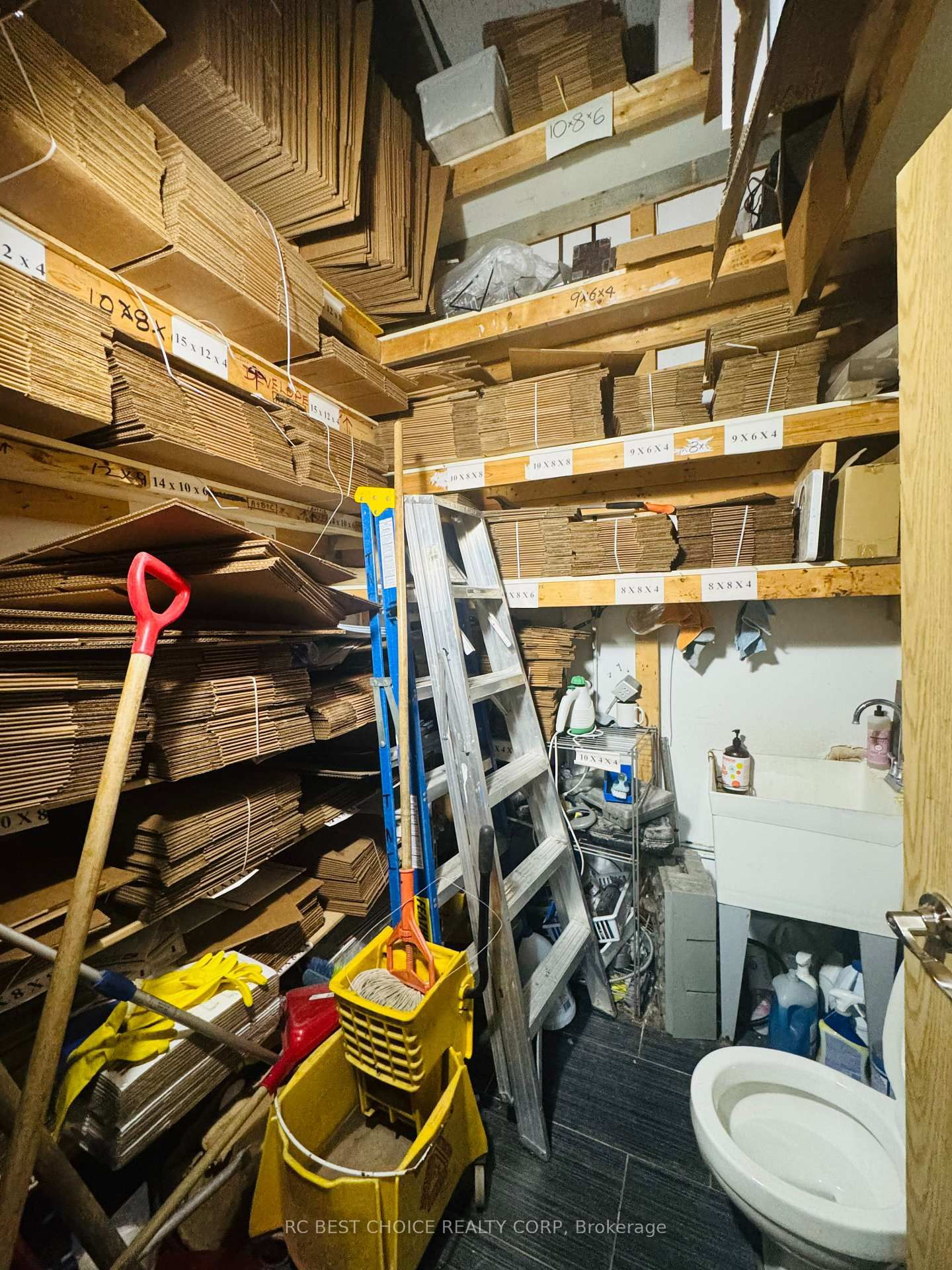 300 Coxwell Avenue, Unit 101 - Photo 19