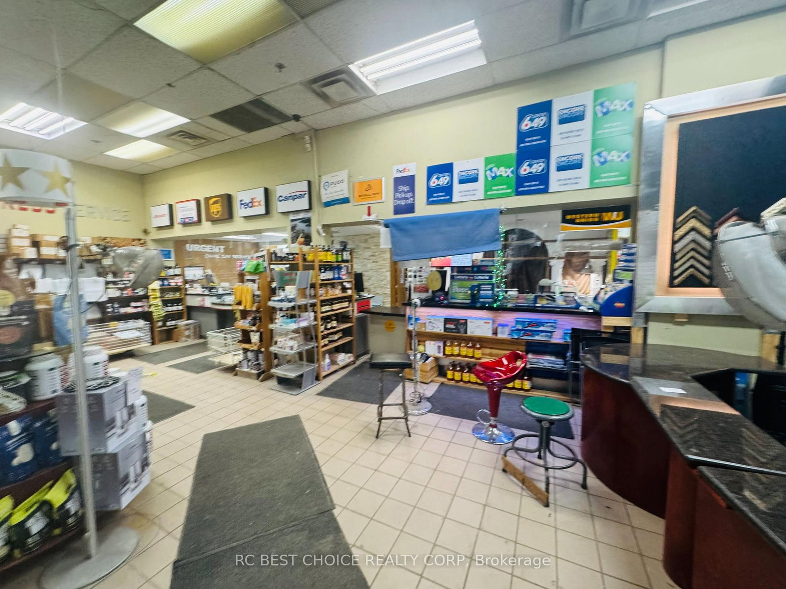 300 Coxwell Avenue, Unit 101 - Photo 5