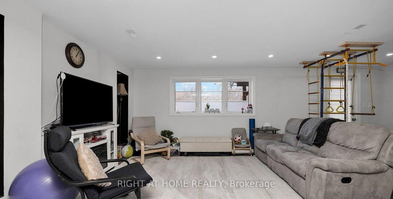 43 Westfield Dr, Whitby, L1P 0E8 | Image 2