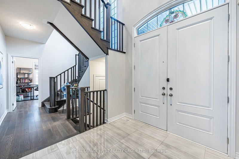 13 Arksey St, Whitby, L1P 0G5 | Image 2