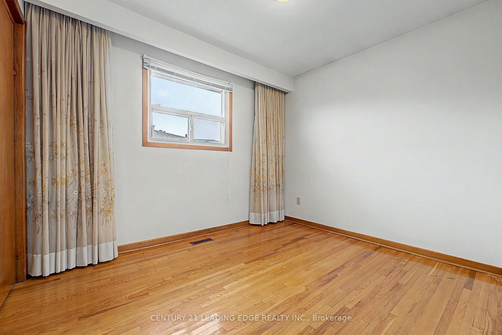 Semi-Detached House for sale at 2A Fairglen Avenue, Toronto, Ontario, M1T 1G7 - L'Amoreaux - MLS: E12968736