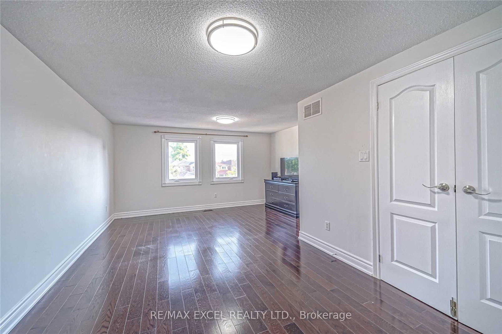 47 Whiteleaf Crescent, Unit Upper - Photo 17