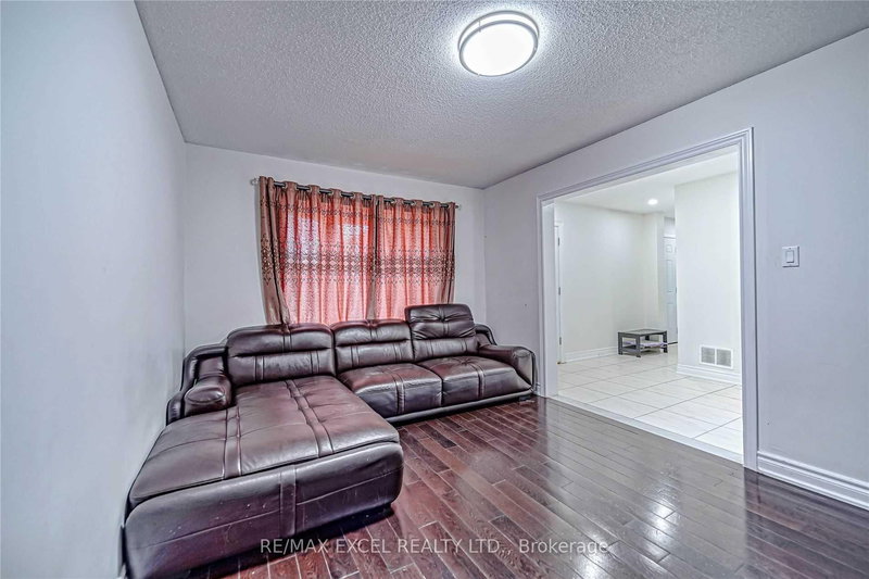 Upper - 47 Whiteleaf Cres, Toronto, M1V 3G1 | Image 3