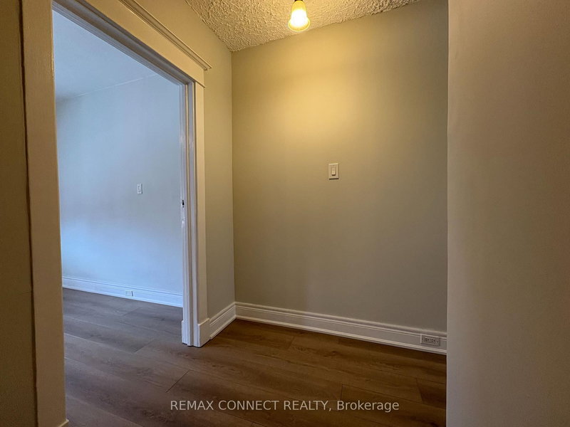 Upper - 847 Pape Ave, Toronto, M4K 3T7 | Image 3