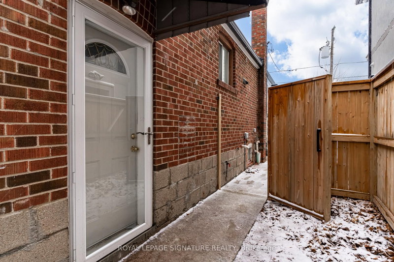 Bsmt - 116 Ferris Rd, Toronto, M4B 1G4 | Image 3