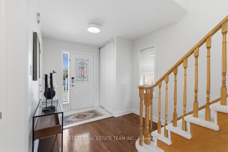 11 Booth Cres, Ajax, L1Z 1H6 | Image 3