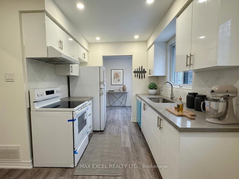 55 Plumbrook Cres, Toronto, M1S 3Z9 | Image 3