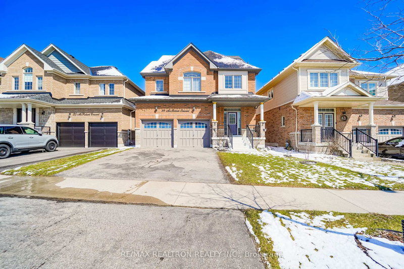 39 Mcroberts Cres, Clarington, L1E 0H5 | Image 3