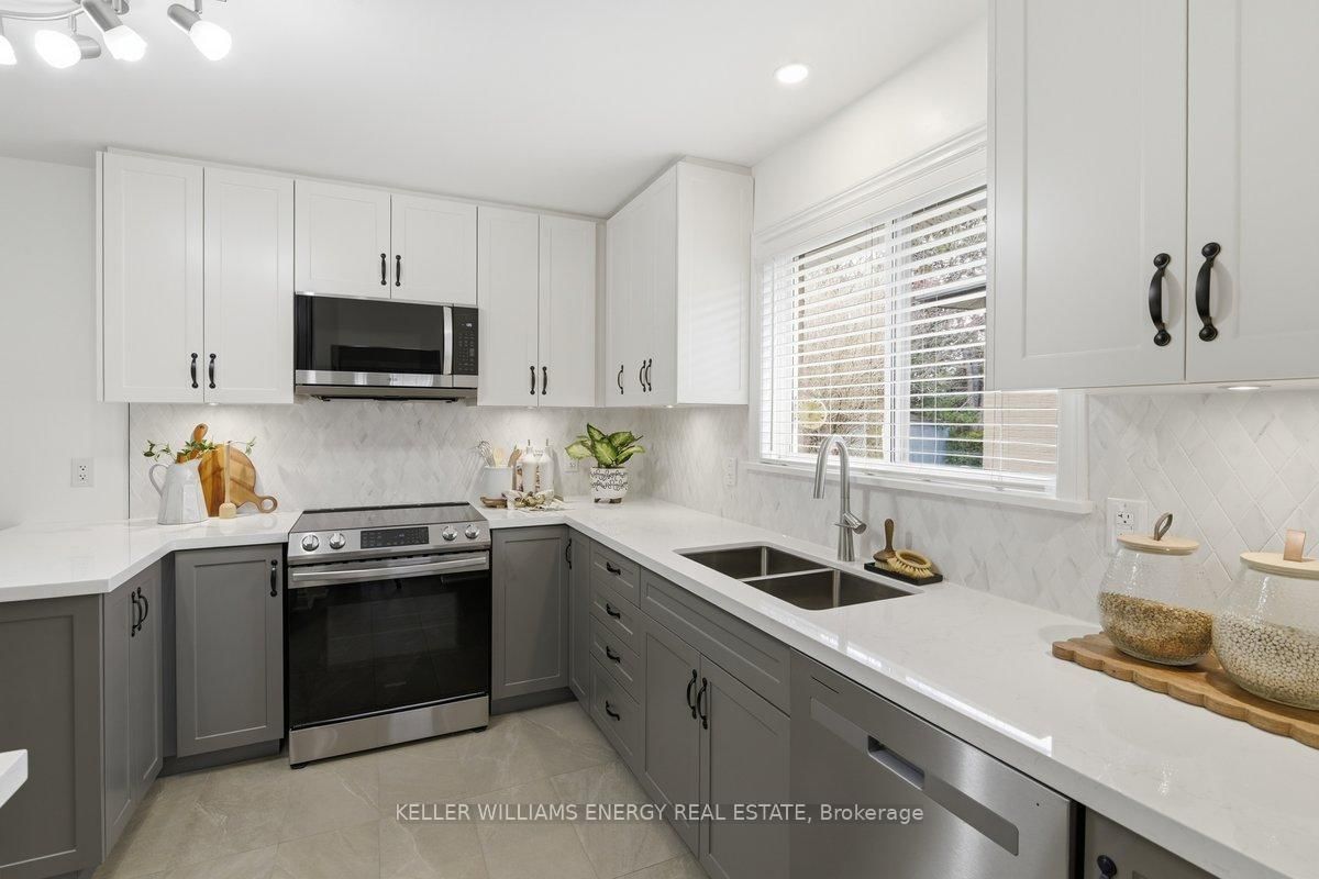 Detached House for sale at 36 Stonefield Crescent, Toronto, Ontario, M1E 4J5 - Morningside - MLS: E12971132