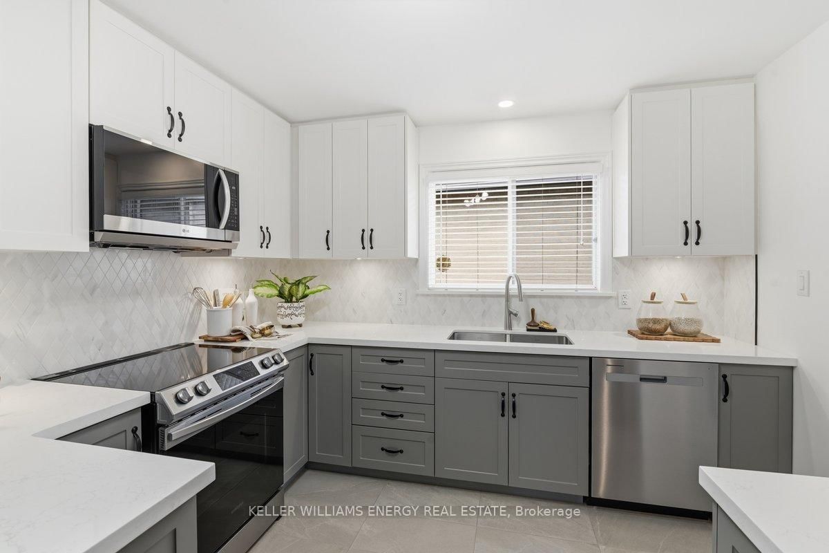 Detached House for sale at 36 Stonefield Crescent, Toronto, Ontario, M1E 4J5 - Morningside - MLS: E12971132