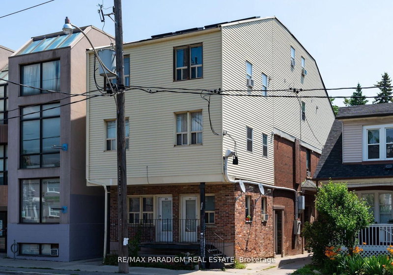 home for lease on 104-869 Broadview Avenue