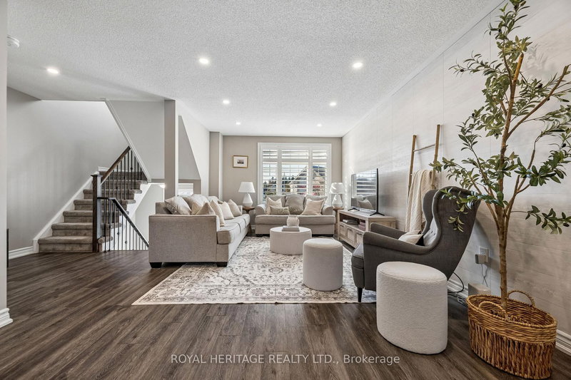 54 Streathern Way, Clarington, L1C 3X1 | Image 3