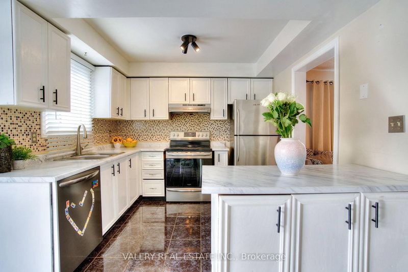 848 Attersley Dr Dr, Oshawa, L1K 1T9 | Image 3