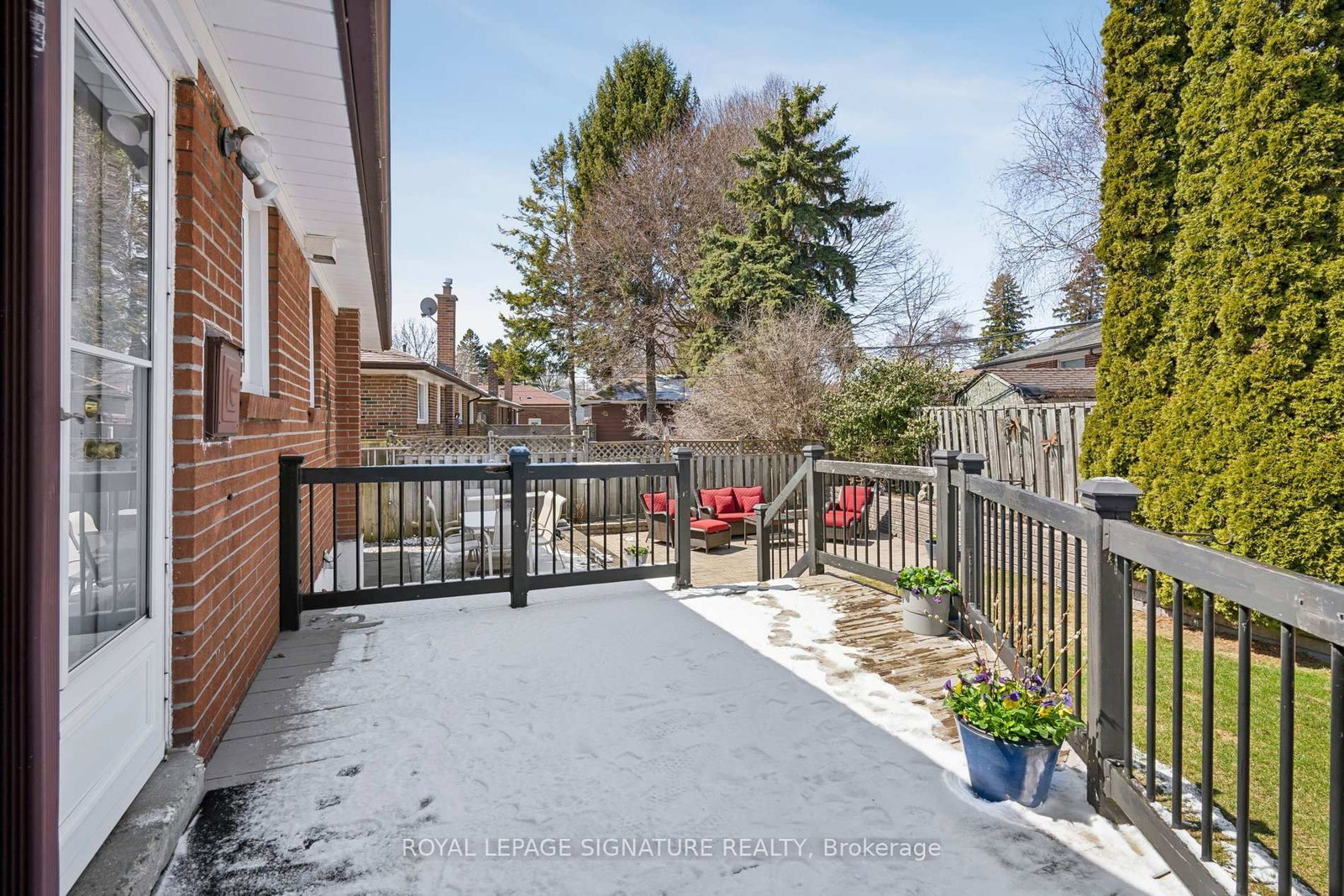 Detached House for sale at 90 Woodgarden Crescent, Toronto, Ontario, M1E 3K2 - West Hill - MLS: E12971936